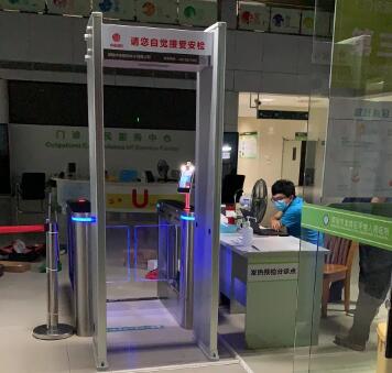 深圳市龍崗區(qū)第六人民醫(yī)院應(yīng)用鐵軍智能粵康碼人臉識(shí)別測(cè)溫?cái)[閘