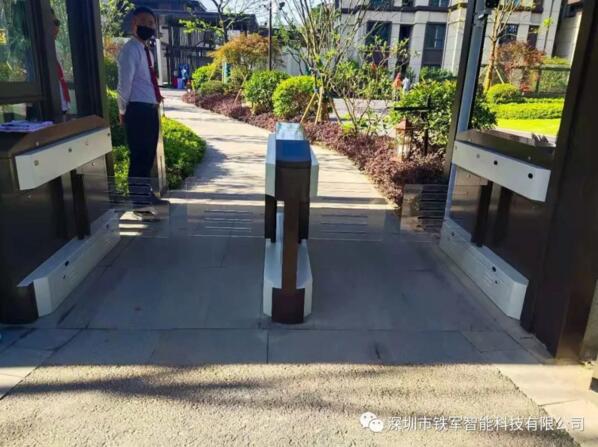 江蘇省淮安市——淮安院子二期應用鐵軍智能烤漆擺閘