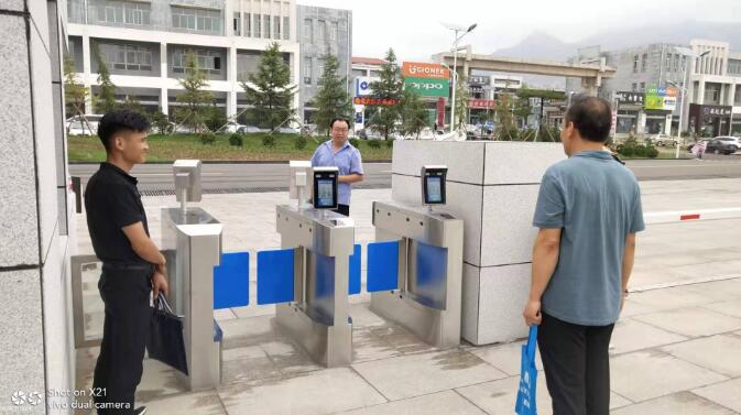 山西焦化集團(tuán)戶外動(dòng)態(tài)人臉識(shí)別+擺閘案例 - 中出網(wǎng)-智能出入口與停車充電門戶