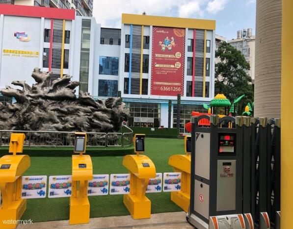 昆明磊鑫心悅幼兒園動態(tài)人臉識別+烤漆小擺閘案例 - 中出網(wǎng)-智能出入口與停車充電門戶