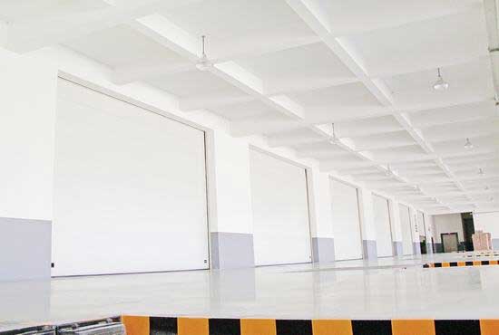 寧波得力保溫滑升門案例 - 中出網(wǎng)-智能出入口與停車充電門戶