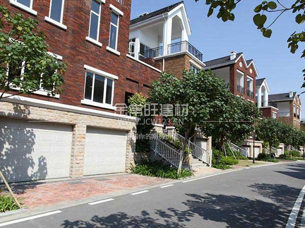 車庫(kù)門(mén)