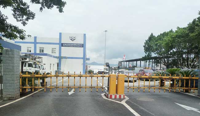 四川航空重慶機場配餐服務(wù)有限公司柵欄道閘案例 - 中出網(wǎng)-智能出入口與停車充電門戶