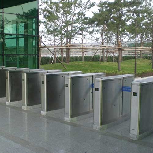 北京現(xiàn)代汽車大廈通道閘案例 - 中出網(wǎng)-智能出入口與停車充電門戶