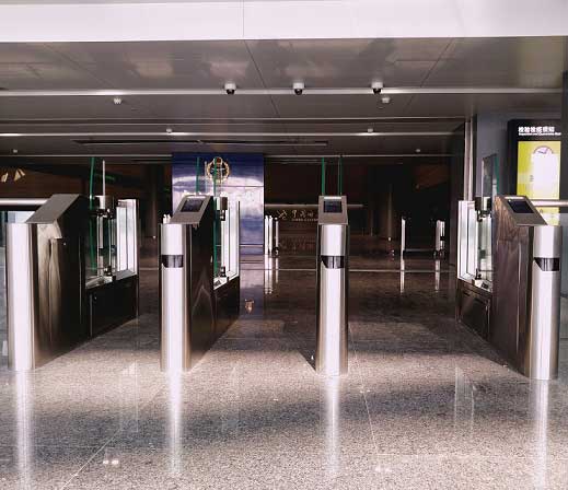 上海虹橋國際機場T1航站樓通道閘案例 - 中出網(wǎng)-智能出入口與停車充電門戶