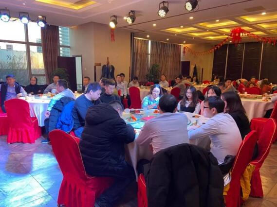 推杯換盞，享受饕餮盛宴