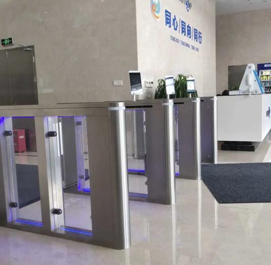 出入口管理之人臉識(shí)別閘機(jī)