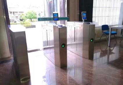 重慶市第四人民法院啟用錢林人臉識(shí)別通道閘