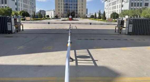 熵基科技LPR6500車牌識別一體機+PBL2060道閘系統(tǒng)