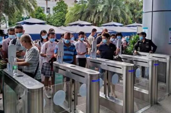 “測(cè)溫+驗(yàn)碼+身份驗(yàn)證”一步搞定，熵基科技打造醫(yī)院無感通行體驗(yàn)