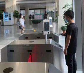 熵基科技“多驗合一”智慧防疫出入口解決方案助力麻城市人民醫(yī)院出入口智慧升級