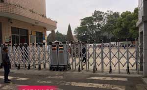 長(zhǎng)沙中南汽車世界獵豹汽車4s店電動(dòng)伸縮門案例