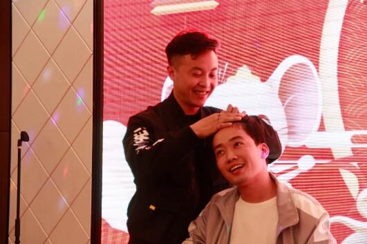 《并非嘲諷醫(yī)生》才藝表演