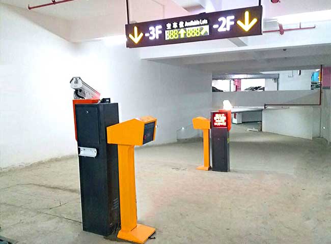 廣東汕頭澄海猛獅國際廣場(chǎng)車牌識(shí)別系統(tǒng)案例 - 中出網(wǎng)-智能出入口與停車充電門戶