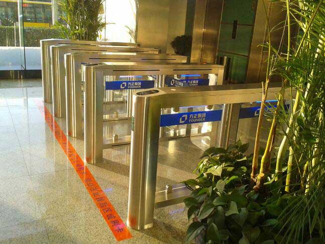 方正集團速通門案例 - 中出網(wǎng)-智能出入口與停車充電門戶