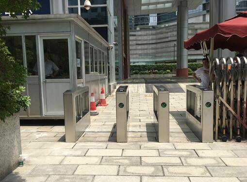 廣州交通信息指揮中心擺閘案例 - 中出網(wǎng)-智能出入口與停車(chē)充電門(mén)戶