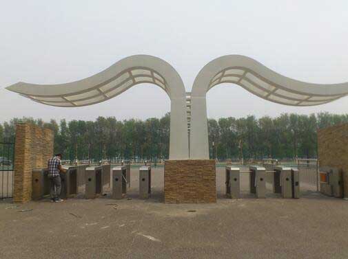 濕地公園三輥閘案例 - 中出網(wǎng)-智能出入口與停車(chē)充電門(mén)戶