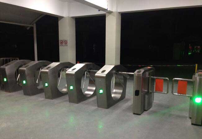 無(wú)錫普利司通輪胎廠三輥閘案例 - 中出網(wǎng)-智能出入口與停車充電門(mén)戶