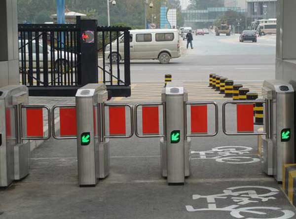 中央戲曲學(xué)院擺閘案例 - 中出網(wǎng)-智能出入口與停車充電門戶