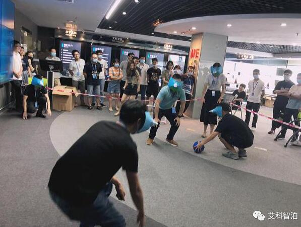 “終極大boss”：小眼投足球