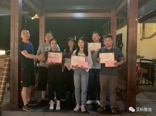 優(yōu)秀之星獎(jiǎng)，由營(yíng)銷中心馬總進(jìn)行頒獎(jiǎng)