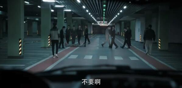 齊刷刷亮著一排車位引導(dǎo)探測(cè)器