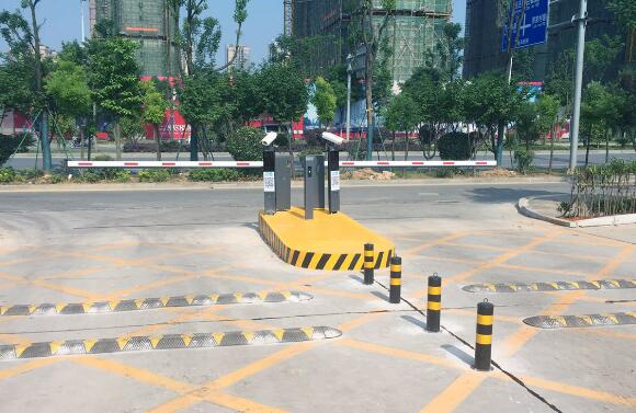 湖南岳陽(yáng)東站停車場(chǎng)系統(tǒng)案例 - 中出網(wǎng)-智能出入口與停車充電門戶