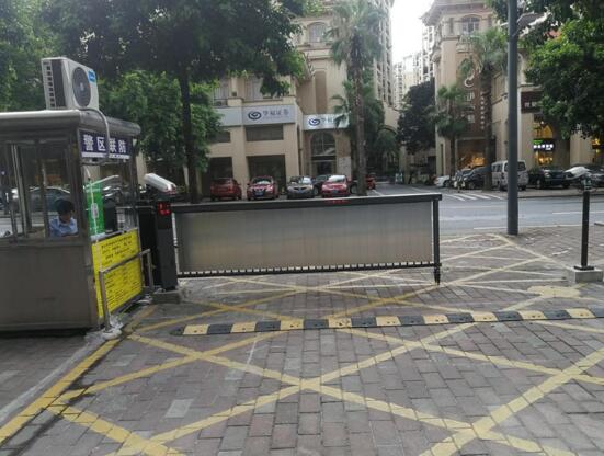 佛山鴻翔湖景苑停車(chē)場(chǎng)系統(tǒng)案例 - 中出網(wǎng)-智能出入口與停車(chē)充電門(mén)戶