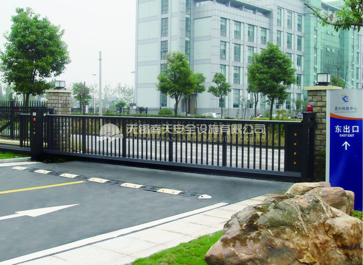 嘉興殘奧中心無軌懸浮門案例 - 中出網(wǎng)-智能出入口與停車充電門戶