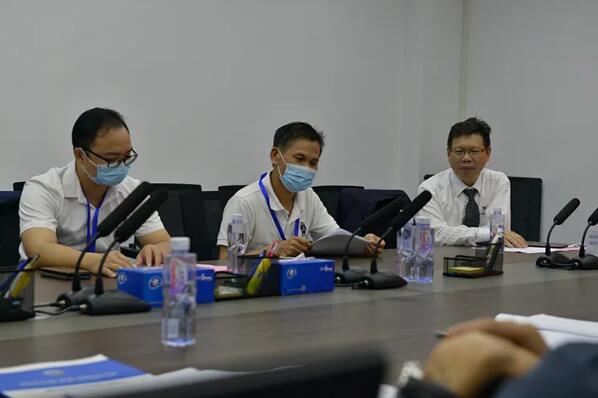 廣東高壘智能科技有限公司楊文泉董事長在本次會(huì)議發(fā)言（左一）