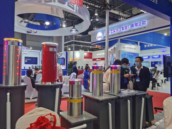 展會中新老客戶深入了解高壘品牌