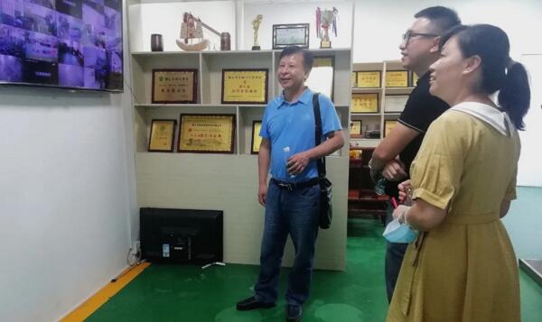 廣東職業(yè)技術(shù)學(xué)院輕工與材料學(xué)院馮書(shū)記一行來(lái)公司考察