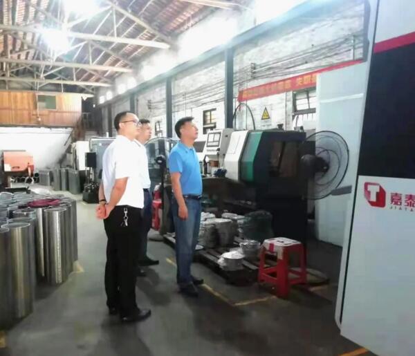 廣東職業(yè)技術(shù)學(xué)院輕工與材料學(xué)院馮書(shū)記對(duì)公司提出了許多寶貴的建議