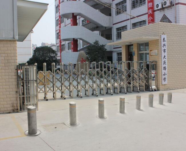 泰興小學(xué)升降柱案例 - 中出網(wǎng)-智能出入口與停車充電門戶