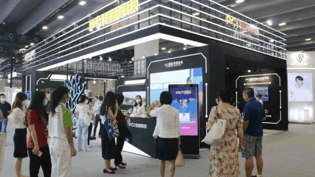 人臉識別測溫儀為展會護航