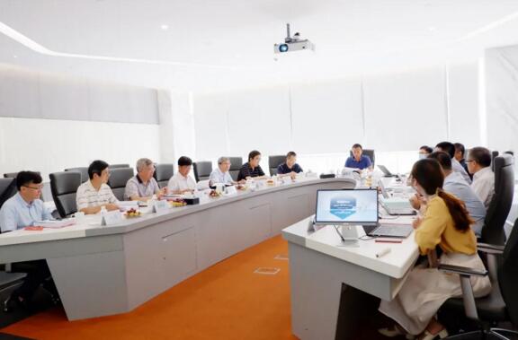 來(lái)自華南理工大學(xué)、全國(guó)自動(dòng)化系統(tǒng)及集成標(biāo)準(zhǔn)技術(shù)委員會(huì)等院校及行業(yè)的專家聽(tīng)取了“華佳Mos-智慧地鐵工業(yè)互聯(lián)網(wǎng)平臺(tái)”（簡(jiǎn)稱：華佳Mos）項(xiàng)目組報(bào)告