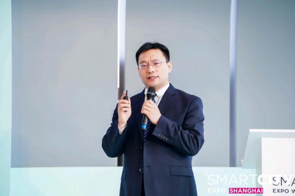 國(guó)家信息中心信息化和產(chǎn)業(yè)發(fā)展部單志廣博士、博導(dǎo)、主任作演講