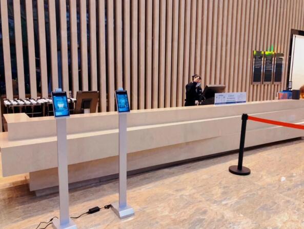 人臉測(cè)溫終端在武漢萬達(dá)瑞華酒店的應(yīng)用場(chǎng)景