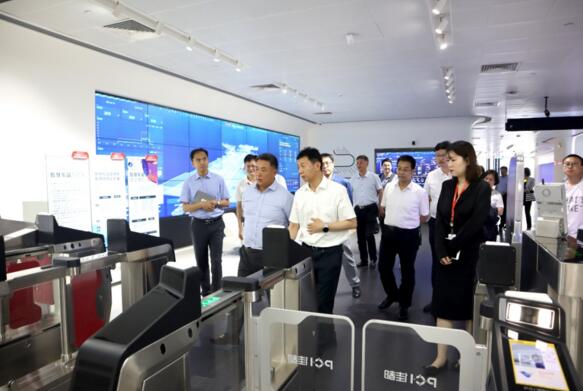 貴陽市市長陳晏一行調(diào)研佳都科技集團(tuán)