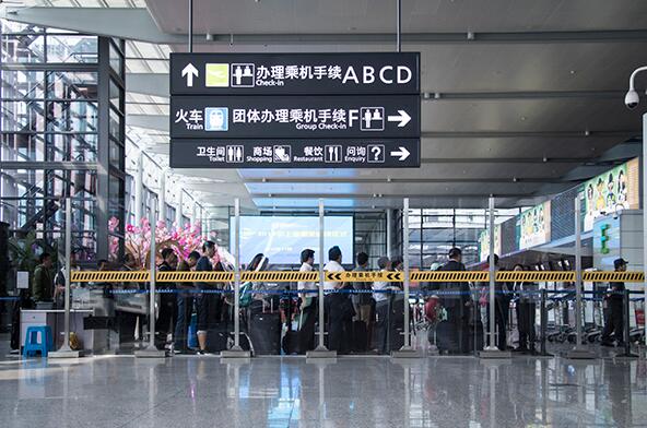 或是這樣擠擠擠擠擠的候機(jī)/車廳