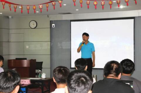 畢業(yè)典禮上，陳董講述自己的創(chuàng)業(yè)歷程