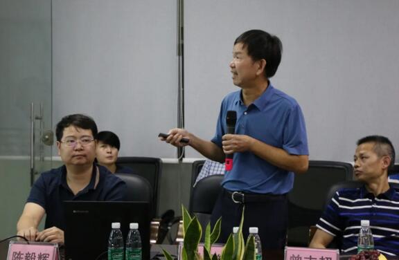 陳董對(duì)現(xiàn)場(chǎng)來(lái)訪領(lǐng)導(dǎo)們介紹了立林的業(yè)務(wù)情況、發(fā)展優(yōu)勢(shì)和企業(yè)文化