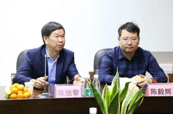 領(lǐng)導(dǎo)們針對(duì)數(shù)字家庭目前存在的發(fā)展不平衡、住宅和社區(qū)設(shè)施互聯(lián)互通不夠等問題及解決方法進(jìn)行了深度的研討