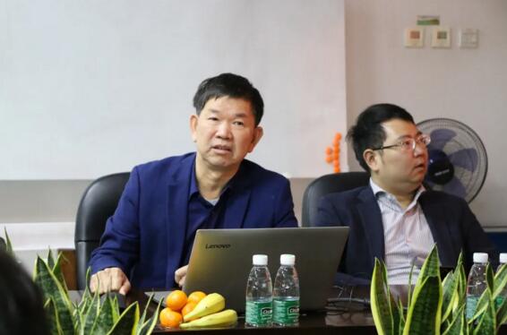 陳董首先向來訪領(lǐng)導(dǎo)們介紹了立林的發(fā)展歷程、集團概況和產(chǎn)品生態(tài)鏈全景