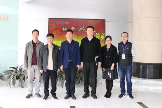 廈門市集美區(qū)副區(qū)長(zhǎng)張達(dá)、工信局副局長(zhǎng)王志衛(wèi)領(lǐng)導(dǎo)一行到立林走訪參觀