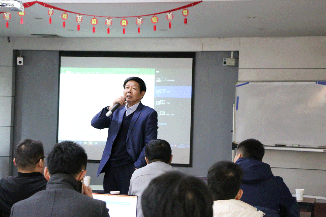 立林物聯(lián)網(wǎng)技術(shù)研究院院長周大林率產(chǎn)品研發(fā)團(tuán)隊(duì)，與銷售團(tuán)隊(duì)
