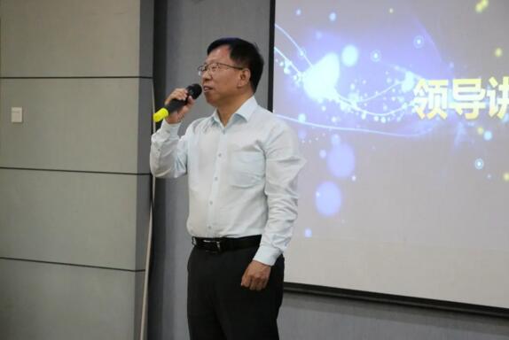 周博士上臺(tái)發(fā)言