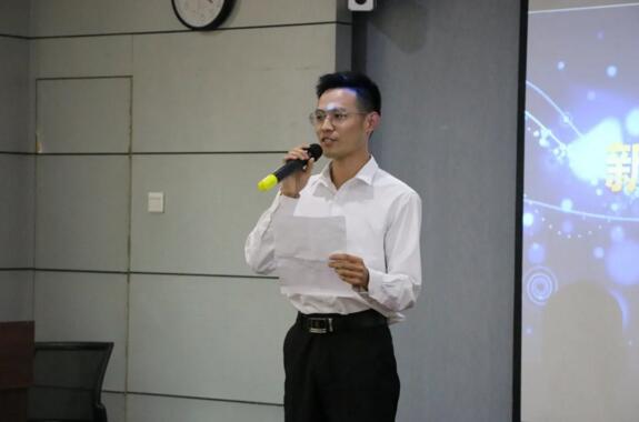 學(xué)員代表金亮發(fā)言