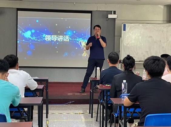 立林總經理陳毅輝上臺發(fā)表講話