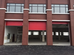 大連松木島消防隊(duì)車庫門案例 - 中出網(wǎng)-智能出入口與停車充電門戶